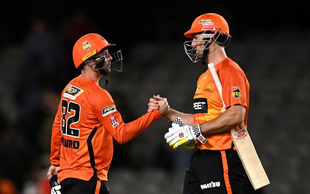 Munro and Marsh shared 99-run partnership which sealed the game for Scorchers