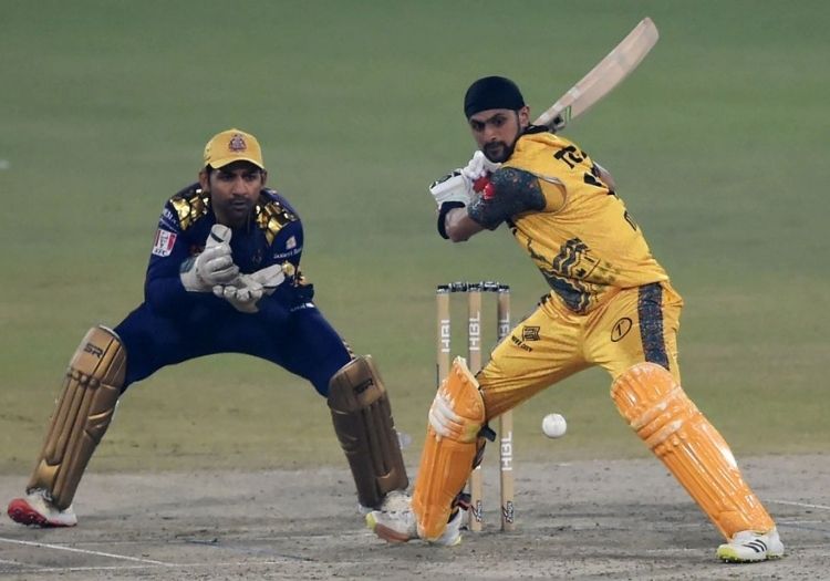 Shoaib Malik scored 58 off 41 © AFP
