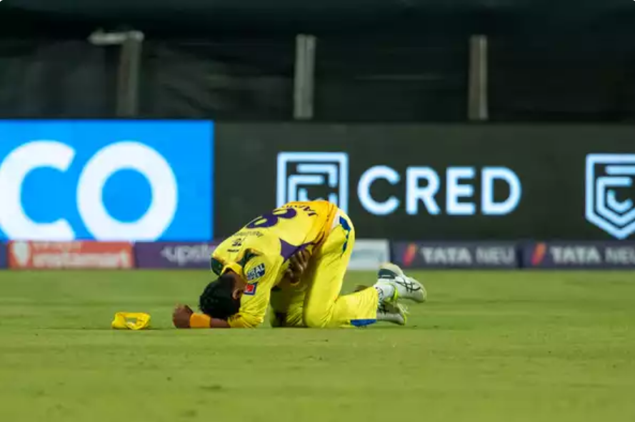 Ravindra Jadeja injured himself during the match against RCB. Image : IPL/BCCI